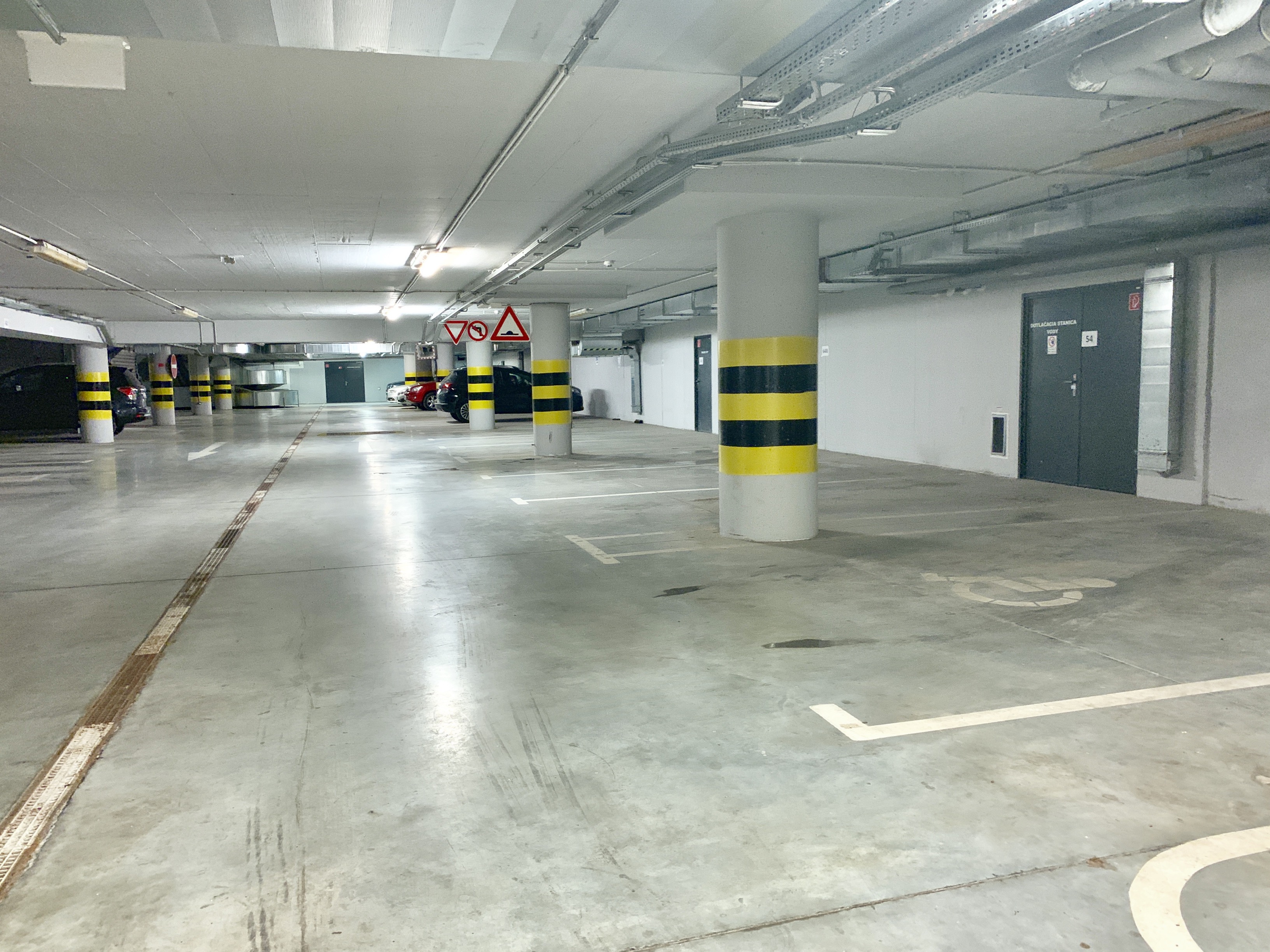 PRENÁJOM!-Parkovacie státie v Europalace- Klientskom centre, ŽILINA- Vlčince, CENA: 90 EUR/MES. 