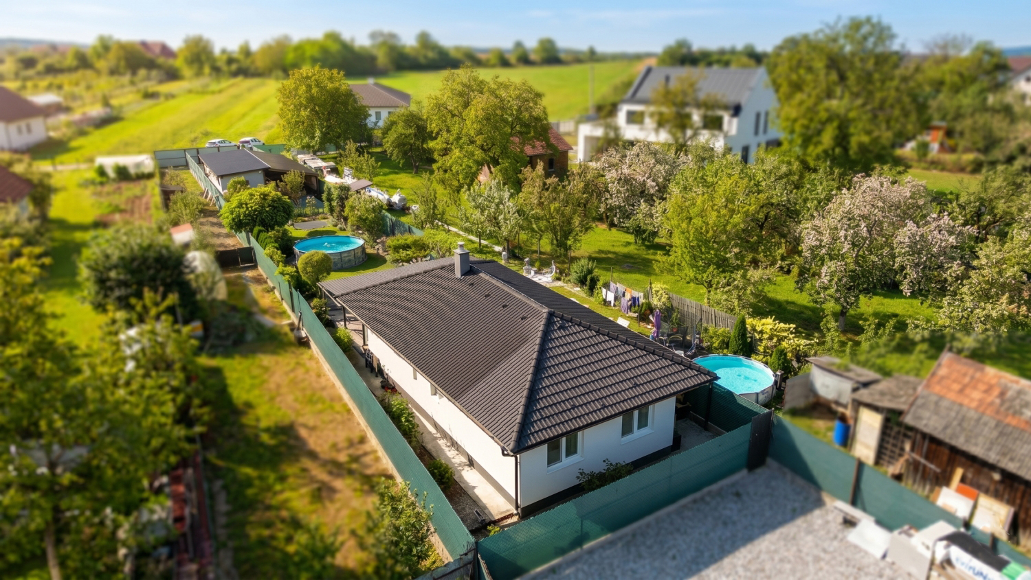 REZERVÁCIA - Hotový domov s veľkou záhradou: 4-izbový bungalov, Beluša pri Púchove, Cena: 259.000€