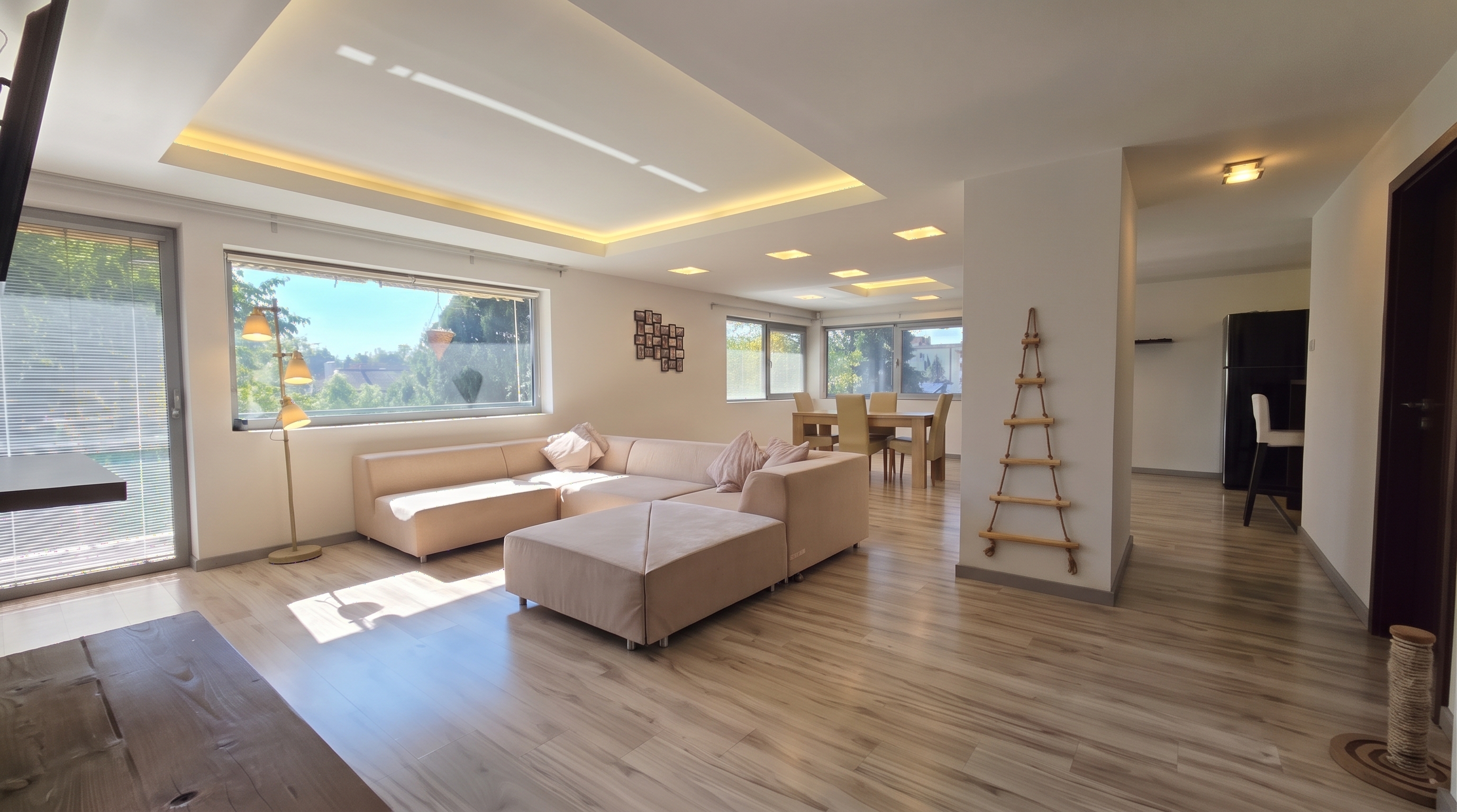 VEĽKÝ 4-IZBOVÝ BYT 142 m² PRE CELÚ RODINU , GARÁŽ PRE 2 AUTÁ , HLINY V